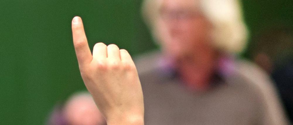 Lehrer und Schüler im Unterricht.