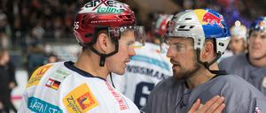 Servus. Martin Buchwieser (Berlin) and Yannic Seidenberg (RB München) nach dem Spiel.