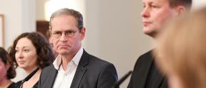 Die rot-rot-grüne Regierung, und vor allem Michael Müller, stehen nun im Fokus der Opposition: Wie gehen sie mit dem Volksentscheid um?