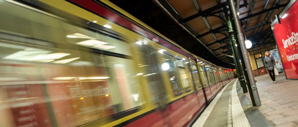 Eine S-Bahn-Zug in Berlin. 