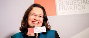 Andrea Nahles, neue Vorsitzende der SPD-Bundestagsfraktion, spricht am Mittwoch im Bundestag nach ihrer Wahl zu Journalisten.