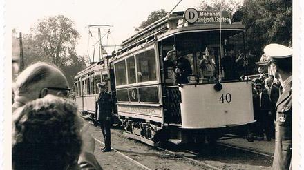 Es war einmal eine Straßenbahn in Spandau - hier das Abschlussfest 1967 in Hakenfelde. Die Fotos hat Tagesspiegel-Leserin Christine Lange aus ihrem Privatarchiv geholt.