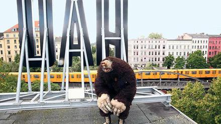 Perspektivenwechsel. Philippe Quesne erhielt seine Einladung ans HAU im Rahmen des Festivals „Der Maulwurf macht weiter. Tiere / Politik / Performance“. 