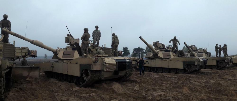 Am Anfang ist Matsch. Erste Truppenübungen der angekommenen Brigade im polnischen Swietoszow. 