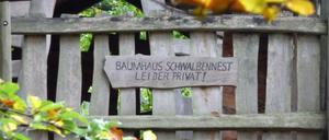 Verwehrtes Glück: Ein Baumhaus am Ufer des Herthasees. 