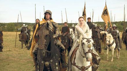 Gut zu Pferd. Maximilian (Jannis Niewöhner) und Maria (Christa Théret).
