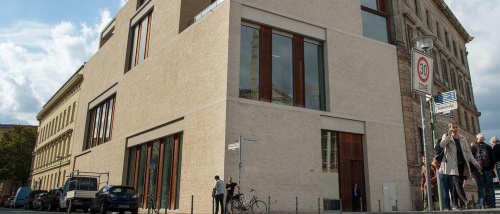 Das umstrittene Chipperfield-Haus am Kupfergraben geht nun doch in den Bestand der Stiftung Preußischer Kulturbesitz über.