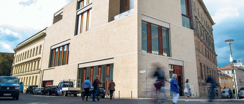 Das Galeriehaus Bastian. Die Stiftung Preußischer Kulturbesitz will in dem futuristischen Gebäude gegenüber der Museumsinsel ein Zentrum für kulturelle Bildung und Vermittlung eröffnen. 