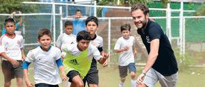 Wenn’s einmal rollt. Juan Mata (hier bei einem Unicef-Projekt in Mexiko) musste nicht lange von Common Goal überzeugt werden. Heute fungiert er als Botschafter der Bewegung.