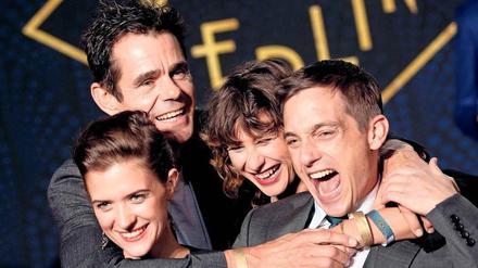 Tom Tykwer mit seiner Frau Marie Steinmann und den Hauptdarstellern Liv Lisa Fries und Volker Bruch auf der Premiere.