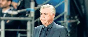 Sein letzter Auftritt als Bayern-Trainer. Carlo Ancelotti beim 0:3 des Rekordmeisters aus München. Weniger als 20 Stunden nach dem Spiel in Paris wurde ihm vom Klub dann mitgeteilt, dass er gehen muss. 