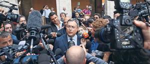 Wendehals. Senator Andrea Augello wechselte sechsmal die Fraktion.