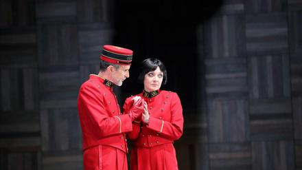 Ausgeträumt. Ulrich Matthes und Regine Zimmermann spielen in „Amerika“ gleich mehrere Rollen.