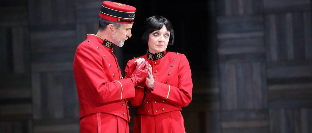Ausgeträumt. Ulrich Matthes und Regine Zimmermann spielen in „Amerika“ gleich mehrere Rollen.