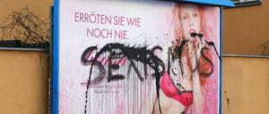 Neukölln zeigt frauenfeindlicher Werbung die rote Karte.