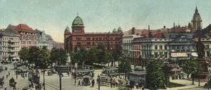 Der Alexanderplatz im Jahr 1908. Das Polizeipräsidium hat seinen Beinahmen "Rote Burg" nicht ohne Grund. 