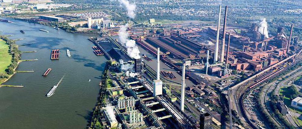 Das größte Stahlwerk Europas. Seit mehr als 120 Jahren wird in Duisburg am Rhein Stahl produziert.