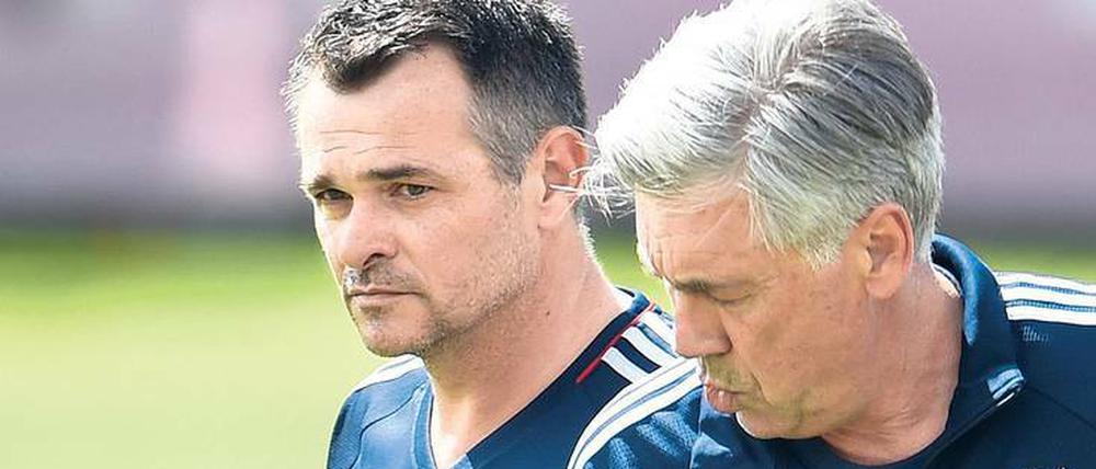 Erste Reihe. Willy Sagnol (links) war als Aufpasser für Carlo Ancelotti geholt worden, nun steht er selbst im Fokus.
