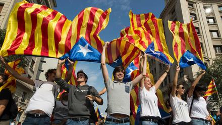 Befürworter des katalanischen Unabhängigkeitsreferendums demonstrieren in Barcelona.