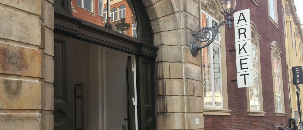 In Kopenhagen hat die erste „Arket“-Filiale Anfang September eröffnet – ohne Schaufenster, aber mit einem eigenen Café. Demnächst gibt es einen Laden in München.