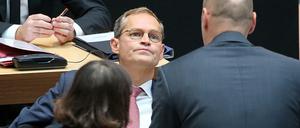 Der Regierende Bürgermeister von Berlin, Michael Müller (SPD), verfolgt am 28.09.2017 im Abgeordnetenhaus in Berlin die Debatte um die Schlussfolgerung aus dem Volksentscheid über die Offenhaltung des Flughafens Tegel.