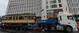 Da ist sie ja wieder: die Tram am Zoo.