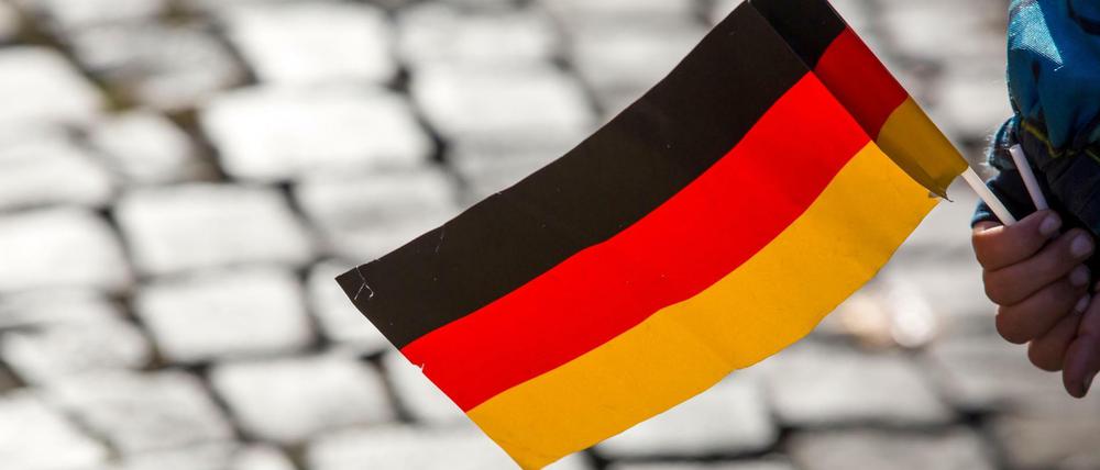 Ein Deutschlandfähnchen zum Tag der Deutschen Einheit.