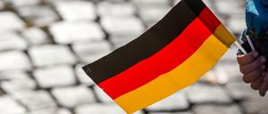 Ein Deutschlandfähnchen zum Tag der Deutschen Einheit. 