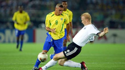 2002, WM-Finale: Ramelow gegen Brasilien (deren Farben kennt er aus Siemensstadt).
