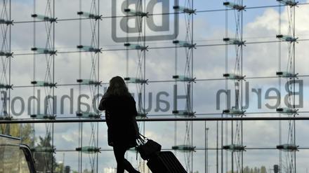 Nach Günthers Angaben fahren rund 300 000 Brandenburger zur Arbeit nach Berlin. Umgekehrt seien es etwa 180 000.