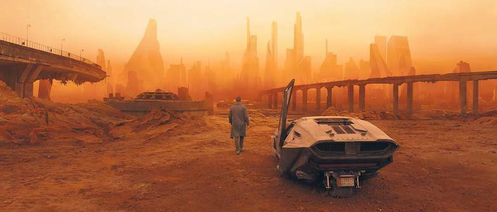 Strahlende Landschaften. Die Spur des Replikantenkinds führt den Blade Runner K (Ryan Gosling) ins verseuchte Las Vegas.