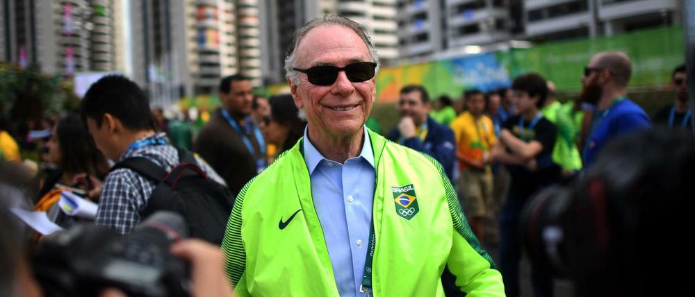Grelles Grinsen. Rios Olympiachef Carlos Athur Nuzman soll Stimmen gekauft haben. Er wurde jetzt festgenommen. 