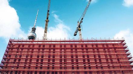 Der Senat bleibt hinter eigenen Zielen zurück. Noch drehen sich zu wenige Baukräne über neuen Wohnhäusern der landeseigenen Unternehmen. 