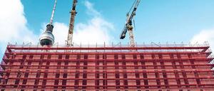 Der Senat bleibt hinter eigenen Zielen zurück. Noch drehen sich zu wenige Baukräne über neuen Wohnhäusern der landeseigenen Unternehmen. 