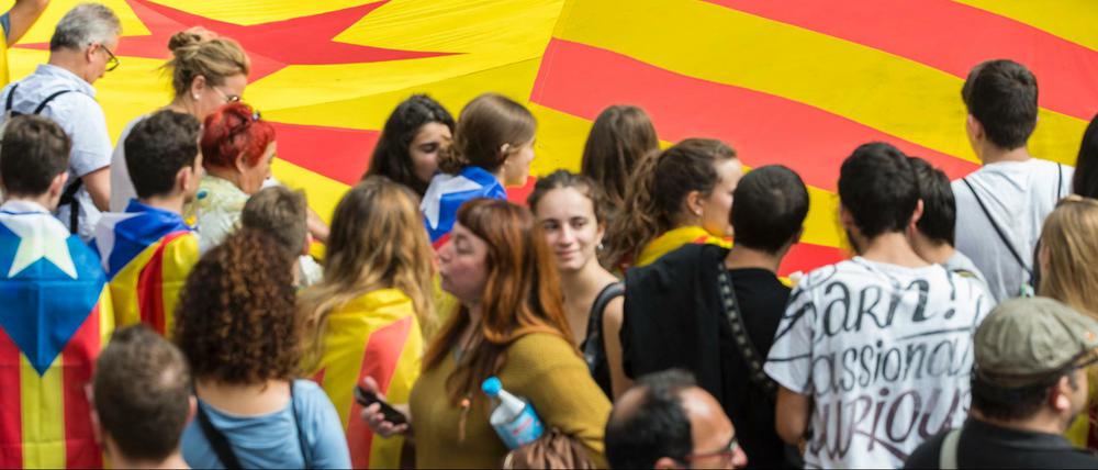 Befürworter des katalanischen Unabhängigkeitsreferendums demonstrieren am Dienstag in Barcelona.