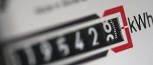 Strom für Privathaushalte und Gewerbetreibende wird seit Jahren in der Tendenz teurer. Grund sind Kosten für den ökologischen Umbau des Systems - die Energiewende.