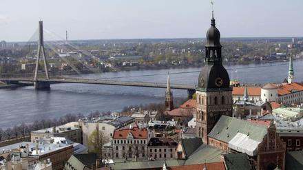 Nach seinem abenteuerlichen Ausflug nach Dortmund in den Sommerferien landet Niks wieder wohlbehalten in Riga. 