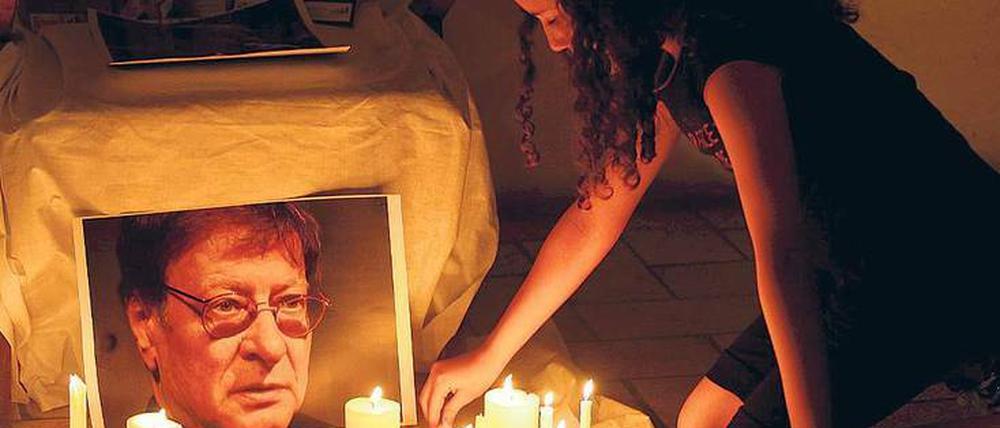 Kerzen in Amman für den palästinensischen Dichter Mahmoud Darwisch. 