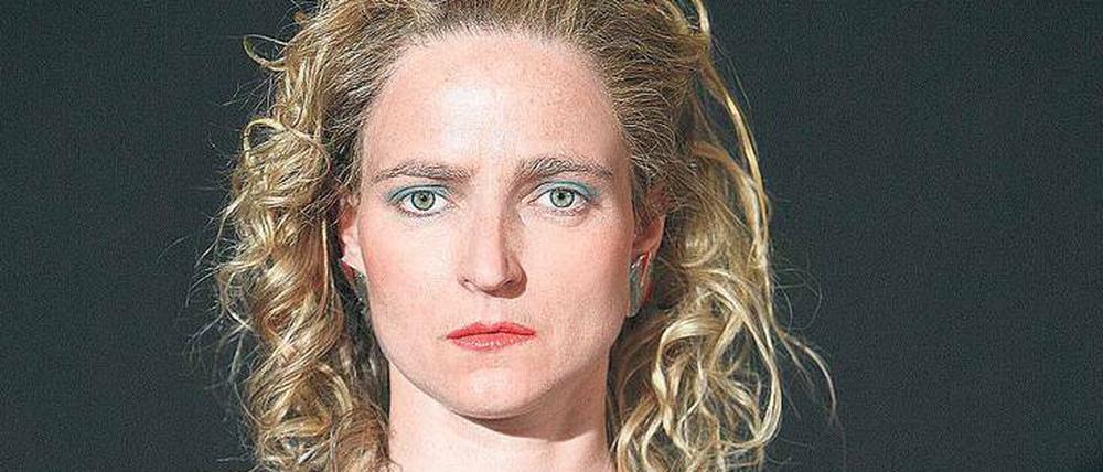 Volle Pulle. Bettina Hoppe spielt „Die Frau die gegen Türen rannte.“ 