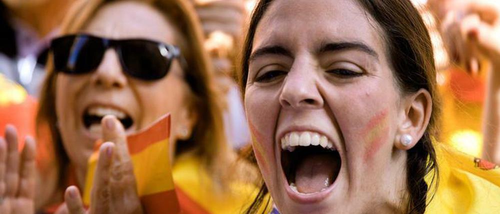 Tausende demonstrierten am Sonntag in Barcelona gegen die Pläne der katalanischen Regionalregierung, die Unabhängigkeit der Region zu erklären.