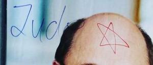 SPD-Plakat von Martin Schulz mit der Aufschrift „Jude“ beschmiert.