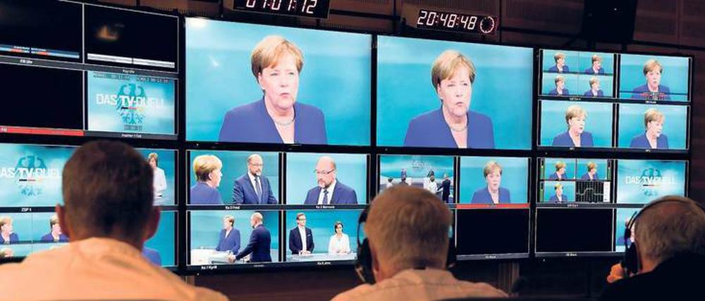 Nö, sagte die Kanzlerin. Angela Merkel wollte sich nur einmal mit SPD-Kanzlerkandidat Martin Schulz vor den Fernsehkameras auseinandersetzen. ARD und ZDF hätten lieber zwei Duelle übertragen, kuschten aber vor der Entscheidung der Kanzlerin.