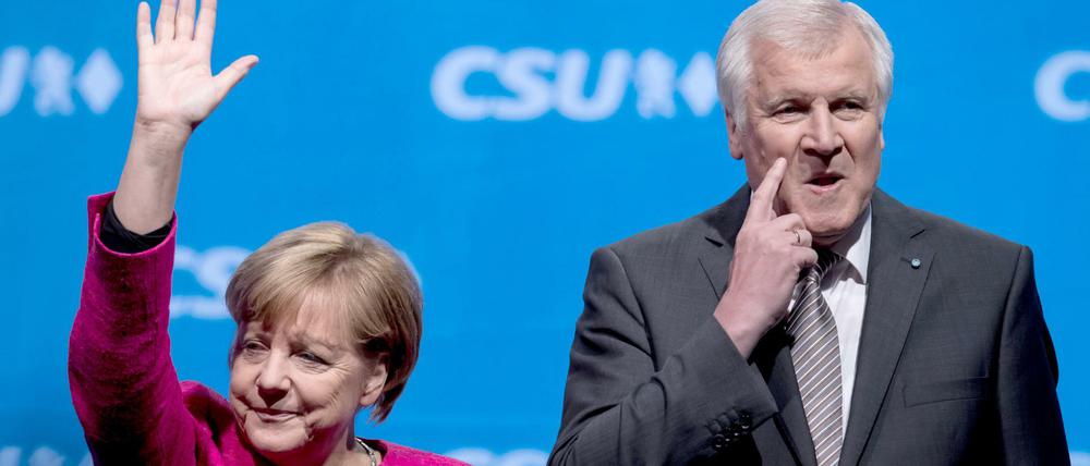 Wie geht ers weiter? Angela Merkel (CDU) und der bayerische Ministerpräsident Horst Seehofer (CSU).