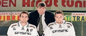 Viel Funk. Vater Lorenz mit seinen Söhnen Lorenz Junior (li.) und Florian. Später spielte auch noch sein Neffe Andreas Brockmann für die Eisbären. 