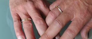 Heiraten ist eine Sache. Doch auch Menschen, die füreinander einstehen, aber keine Hochzeit wollen, sollten vom Staat unterstützt werden.