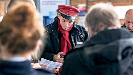 Nach dem Sturm brauchen die Kunden der Bahn vor allem Informationen. Gut, wenn dann jemand da ist, der den Überblick hat. 