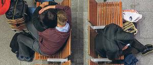 "Das kann nicht wahr sein": Warten und Herumirren - ohne Infos. 