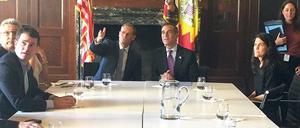 Mit einer Delegation aus Politik und Wirtschaft besuchte Michael Müller den Bürgermeister von Los Angeles: Eric Garcetti (r.).