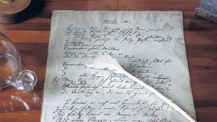 Beschreiben des Beschreiben des Unbeschreibbaren. Ein Manuskript auf dem Schreibpult von Friedrich Schiller in Weimar. 