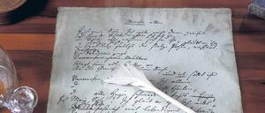 Beschreiben des Beschreiben des Unbeschreibbaren. Ein Manuskript auf dem Schreibpult von Friedrich Schiller in Weimar. 